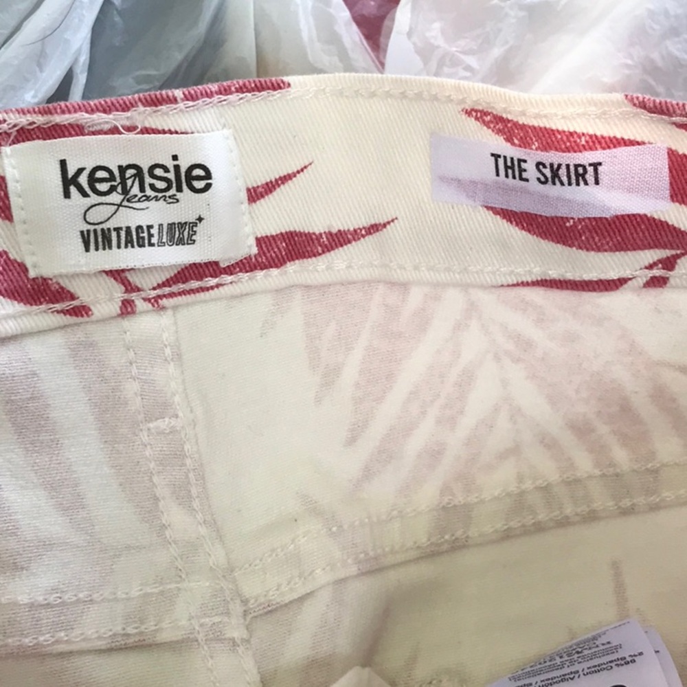 NWT Kenzie Jeans Raw Frayed Hem Distressed Skirt Palm Leaves Strawberry Denim